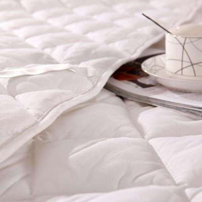 优雅100 舒适床垫 中型 纯棉面料 聚酯纤维填充