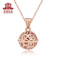 伟德bv1946官网贵妇排队买的老铺黄金捅了周大福和梵克雅宝的窝 消费巴士