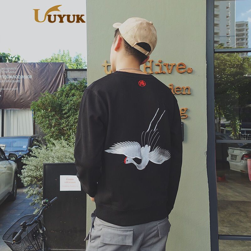 UYUK2017仙鹤刺绣圆领男卫衣春季韩版潮流外