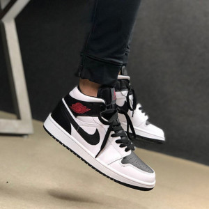 耐克(NIKE)女鞋 AJ1 Mid中帮篮球鞋 时尚潮流休闲百搭 缓震透气舒适篮球鞋女BQ6472-105