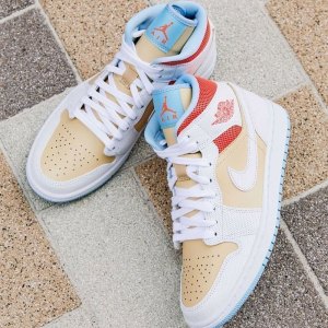 耐克(NIKE)女鞋 AJ1 Mid中帮篮球鞋 时尚潮流休闲百搭 运动休闲篮球鞋女BQ6472-164