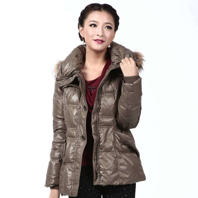 雪中飞 女装女油光泡泡领毛帽短款 XR9078(#953甘草色 160/88B(S))