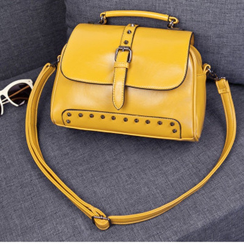 薇思黛 2016新款 欧美时尚潮流女包铆钉邮差包手提包油蜡皮单肩斜挎包 土黄色