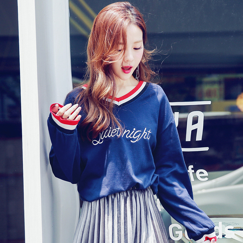 韩都衣舍2018韩版女装秋款宽松字母V领打底衫长袖T恤廵_1 藏蓝色 L