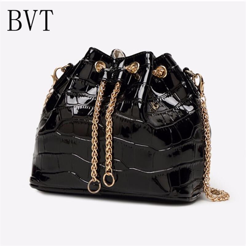 BVT欧美女包包鳄鱼纹水桶包百搭单肩链条包漆皮斜挎包迷你小包女包_7 黑色