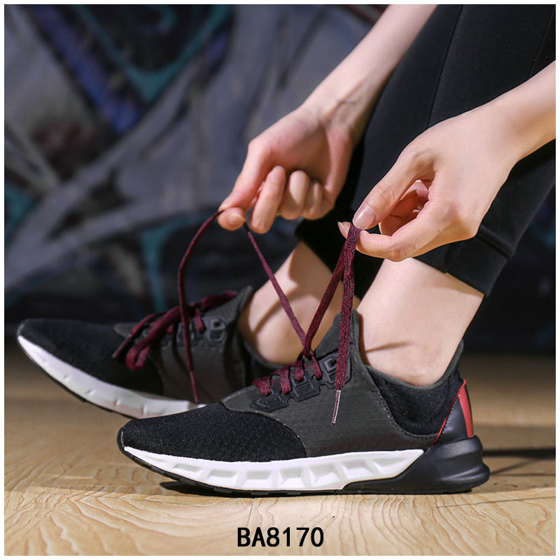 adidas阿迪达斯女鞋低帮透气运动鞋网面轻便休闲跑步鞋BA8170 1号黑色/金属宝石/神秘宝石 36.5