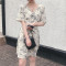 2018夏季新款复古水墨印花裙子收腰V领中长款系带短袖连衣裙女装 均码 杏色