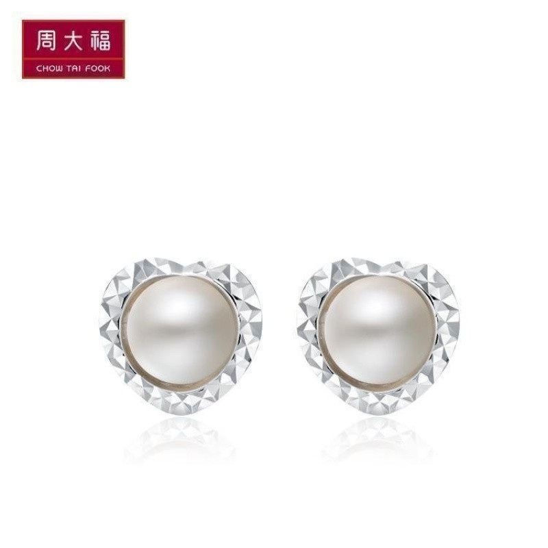 周大福珠宝唯美心形925银珍珠耳钉 350元