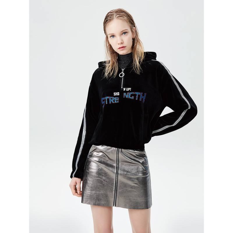 2019爱居兔秋季女装连帽设计 卫衣 黑色28 170/92A/XL