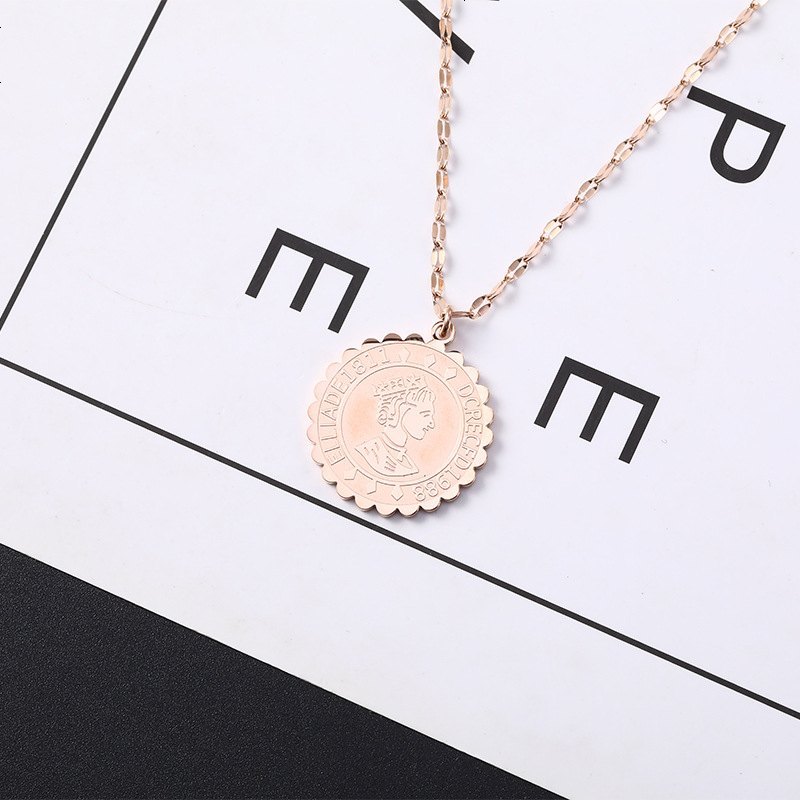 韩版简约18K玫瑰金钛钢项链女锁骨链不掉色天鹅四叶草配饰品 892女王头像22毫米吊坠