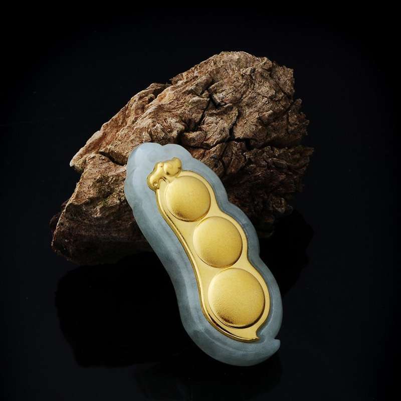 百萃千足金镶嵌天然a货翡翠金镶玉四季豆吊坠女