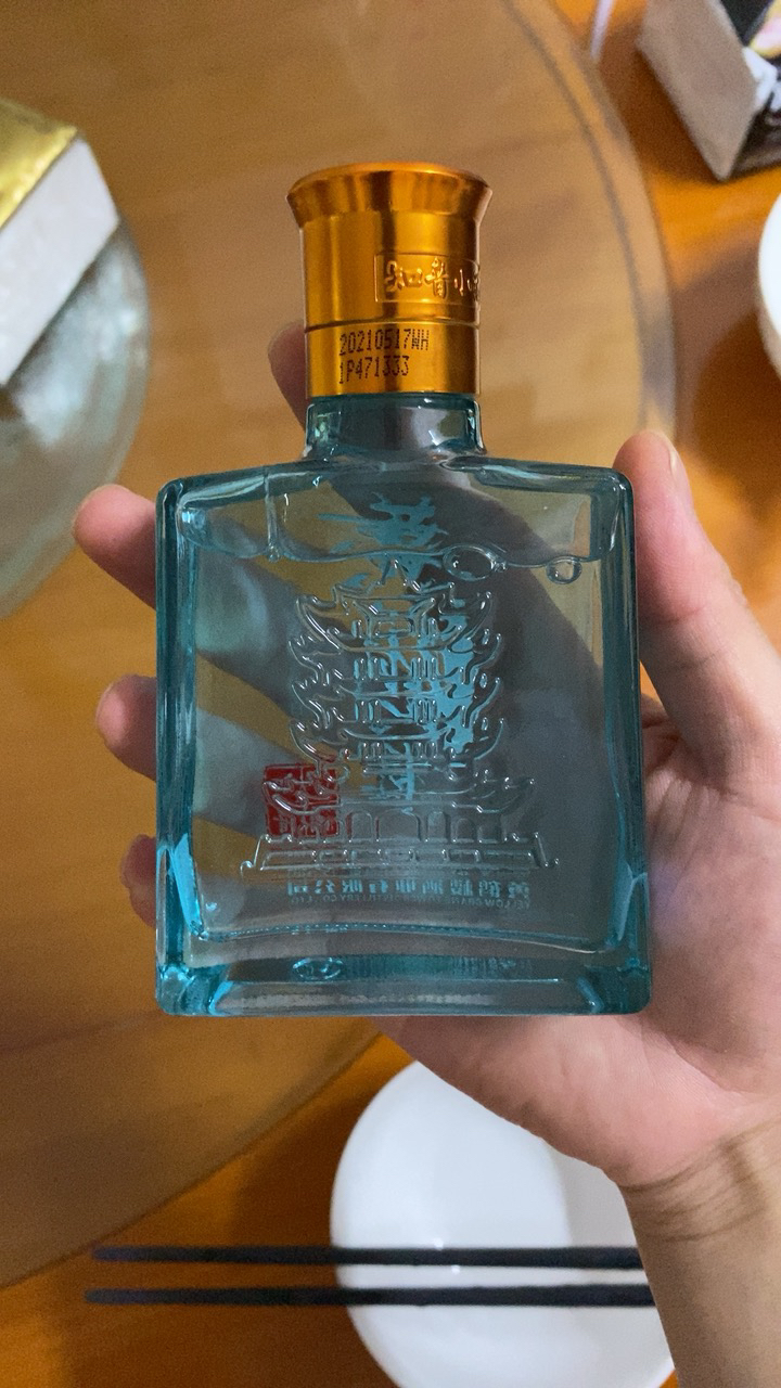 中国銘酒ー黄鶴楼シリーズの中「知音小酒」125ml,42°。１５本/1箱、箱売 中国銘酒ー黄鶴楼シリーズの中「知音小酒」125ml,42°。15本/1箱、箱