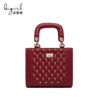 QIGIRL 柒格格 新款女包手提戴妃菱格铆钉包时尚女包单肩斜挎包 2777 酒红色