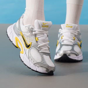 耐克(NIKE)女鞋V5 RNR潮流复古轻便透气低帮运动休闲鞋HQ7901-101 ZP