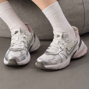 NIKE耐克女鞋新款V2K RUN训练健身运动日常休闲鞋FD0736-010 ZP