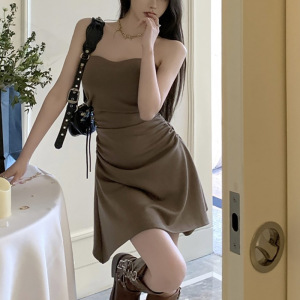 性感纯欲风抹胸连衣裙褶皱辣妹显瘦夏季收腰紧身短裙不规则裙子潮