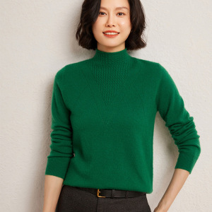 秋冬新款麻花半高领套头羊绒针织衫女气质时尚打底衫百搭通勤毛衣