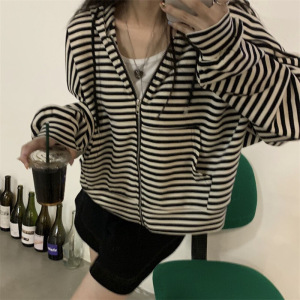 春秋季薄款新款条纹百搭宽松慵懒风连帽卫衣女秋冬开衫短外套ins