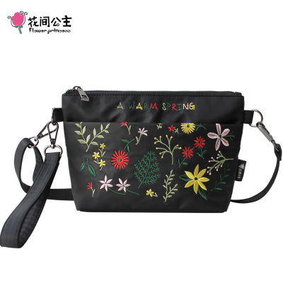 花间公主春暖花开2021春季刺绣潮包文艺斜挎包手拿单肩包尼龙女包