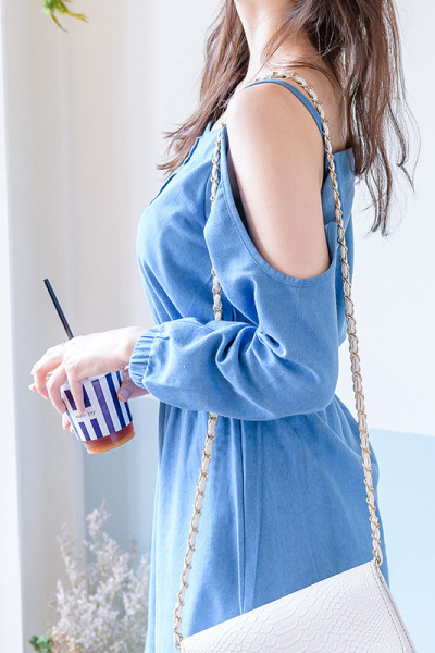 珂依舍2017秋装新款F2017秋季新款韩版长袖牛仔布连衣裙中长款一字领吊带裙