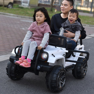 双座儿童电动车四轮四驱越野童车可坐人玩具电瓶汽车带摇摆