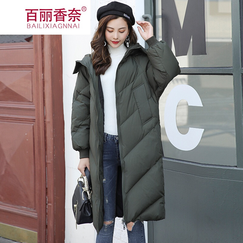 百丽香奈绿色羽绒服女中长款2017新款翻领连帽过膝时尚保暖韩版外套