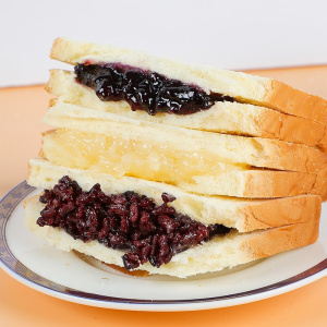 紫米面包早餐一整箱点心零食全麦夹心奶酪手撕吐司口袋糕点心批发