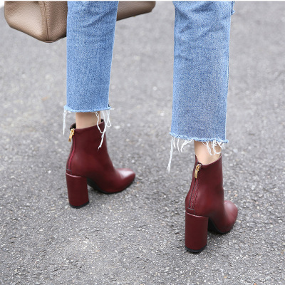 方头粗跟短靴酒红色冬季高跟女鞋单裸靴后拉链及踝靴子