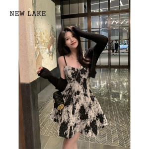 NEW LAKE赫本风茶歇法式吊带连衣裙女夏季2024新款高级感气质小个子短裙子